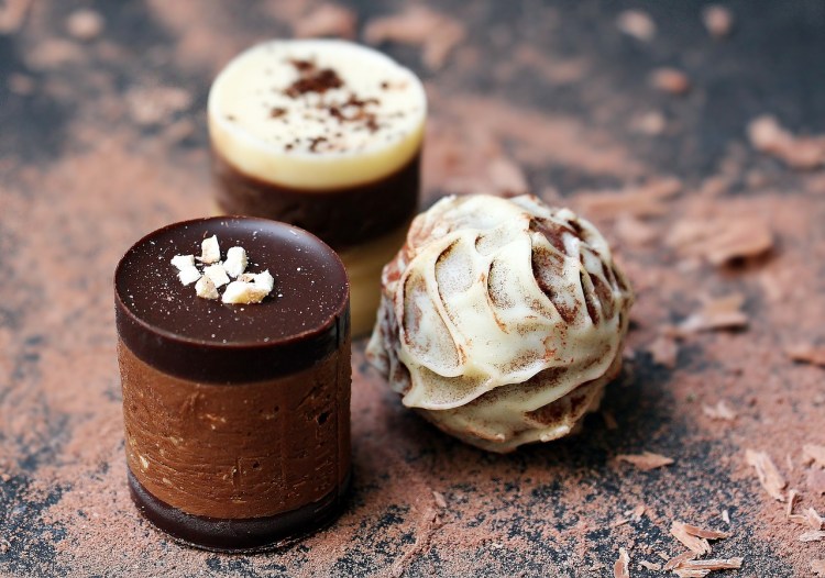 chocolate cheesecakes/mousses with a chocolate truffle